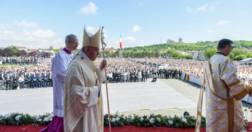 Descoperă identitatea celor șapte episcopi greco-catolici beatificați de Papa Francisc în România, în fața a 100.000 de credincioși! 1 video cine sunt cei sapte episcopi greco catolici beatificati de papa francisc in romania 100 000 de oameni au asistat la ceremonie 680629648aac9