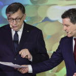 Războiul cuvinteleor: Nicușor Dan îl învinuiește pe Crin Antonescu pentru pierderea bazelor sportive. Reacția candidatului coaliției! 3 video conflictul dintre nicusor dan si crin antonescu primarul general il acuza ca a instrainat baze sportive ce spune candidatul coalitiei 6811f7d4bb88f