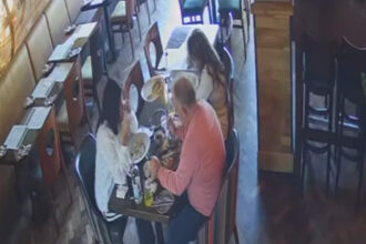 video cum a incercat un cuplu sa scape de nota de plata la restaurant au fost dati de gol de imaginile de pe camerele de supraveghere 67f8e97a00664