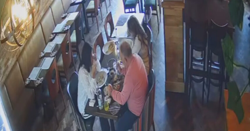 Imagini surprinzătoare: Tentativa unui cuplu de a evita factura la restaurant, demascată de camerele de supraveghere! 1 video cum a incercat un cuplu sa scape de nota de plata la restaurant au fost dati de gol de imaginile de pe camerele de supraveghere 67f8e97a00664