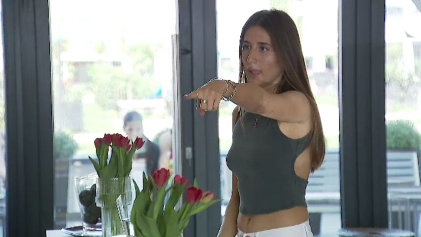 „De la terenul de fotbal la succesul în afaceri: Descoperă povestea Milanei, fiica lui Adi Ilie, care a transformat o idee spaniolă în oportunitate!” 1 video exclusiv a jucat fotbal dar a dat lovitura in afaceri cu ce se ocupa milana fiica lui adi ilie am preluat ideea din spania 680b45839623e