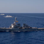 Imagini surprinzătoare: Tunul de 76 mm al unei fregate franceze doboară o dronă Houthi – Descoperă motivele din spatele acțiunii! 2 video imagini care arata cum tunul de 76 mm al unei fregate franceze opreste o drona houthi motivul din spatele acestei decizii 680ca2e75a066
