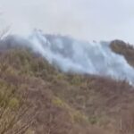 Flăcările devastatoare din pădurea Argeșului continuă să bântuie, după 24 de ore de luptă. Intervine un elicopter Black Hawk! 2 video incendiul de amploare dintr o padure din arges nestins nici dupa 24 ore a fost chemat si un elicopter black hawk 68036850838bf
