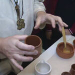 Descoperiri din medicina ancestrală: Plantele medicinale ale strămoșilor și ritualurile farmaciste în cadrul unei experiențe captivante. 2 video leacuri dacice si demonstratii de farmacie straveche unde pot fi vazute si plantele medicinale folosite de stramosi pentru tratamente 67f19fa5bc084