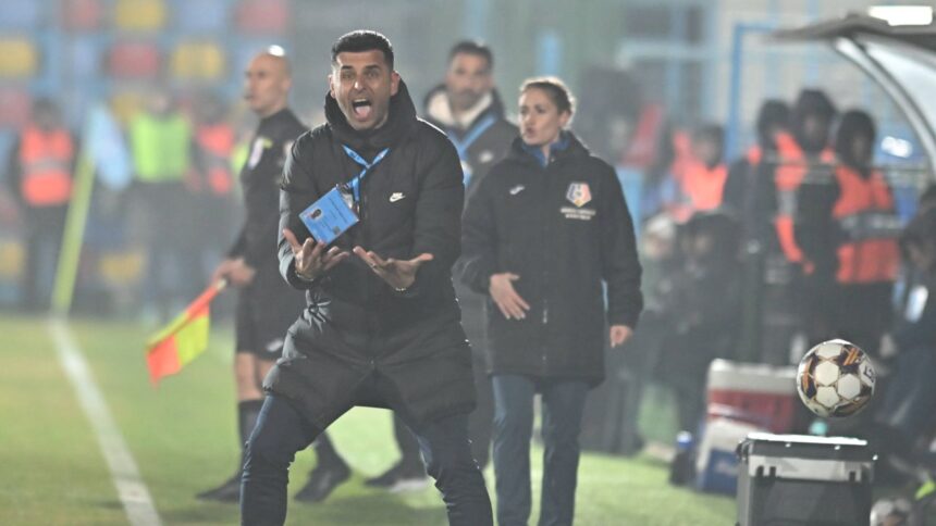 Un moment inedit în Liga 2: Tată și fiu, amândoi penalizați cu cartonaș galben! "Primul pentru proteste, iar al doilea pentru o intrare imprudentă" 1 video meciul din liga 2 in care tatal si fiul au primit amandoi cartonasul galben primul pentru proteste al doilea pentru atac imprudent 67f3abc3a95b8