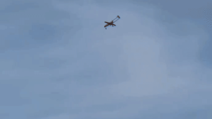 video momentul in care ucrainenii ataca sediul brigazii ruse responsabile de atacul cu rachete de la sumi mesajul scris pe drona kamikaze 67ffd0c0b16e0
