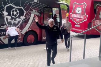 video ovatii pentru marius sumudica la sosirea rapidului in sibiu 680909b211a40