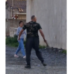 Ovidiu: Un bărbat înarmat cu un topor a terorizat locuitorii dintr-o casă din satul Culmea 2 video ovidiu un barbat a amenintat cu toporul mai multe persoane dintr o locuinta din satul culmea 67f19fd5a2033