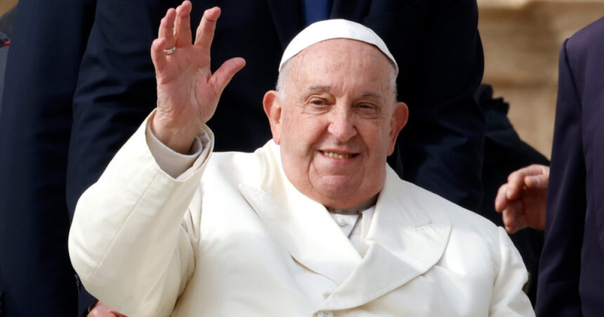Papa Francisc aspiră să fie prezent la slujba de Paște din Piața Sfântul Petru. Care sunt cerințele medicilor? 1 video papa francisc isi doreste sa participe la slujba de paste din piata sfantul petru ce conditii ii pun medicii 6803c45cedff6