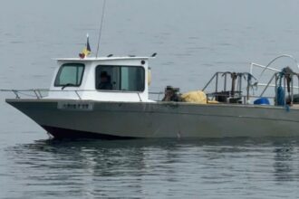 video pescador neinregistrat propulsat de un motor furat cu peste 760 kilograme de peste la bord si 3 600 metri de plasa depistate de politistii de frontiera 67f3babab3615