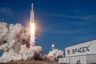 video premiera reusita in aplauze de spacex prima misiune spatiala cu echipaj uman care a survolat polii pamantului s a incheiat cu succes 67f069546f996