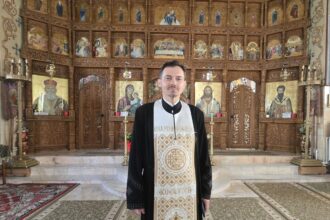 video preotul jean ion de la biserica sfantul ierarh vasile cel mare mesaj de paste pentru credinciosi bucurati va fratilor de aceasta zi a invierii iar pacea domnului sa fie cu voi toti 6804f0b3274ce