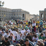 Piața Sfântul Petru în absența lui Papa Francisc: Atmosfera după înmormântarea suveranului pontif în prima duminică fără el. 2 video prima slujba de duminica fara papa francisc cum arata piata sfantul petru la o zi dupa inmormantarea suveranului pontif 680e0142617db