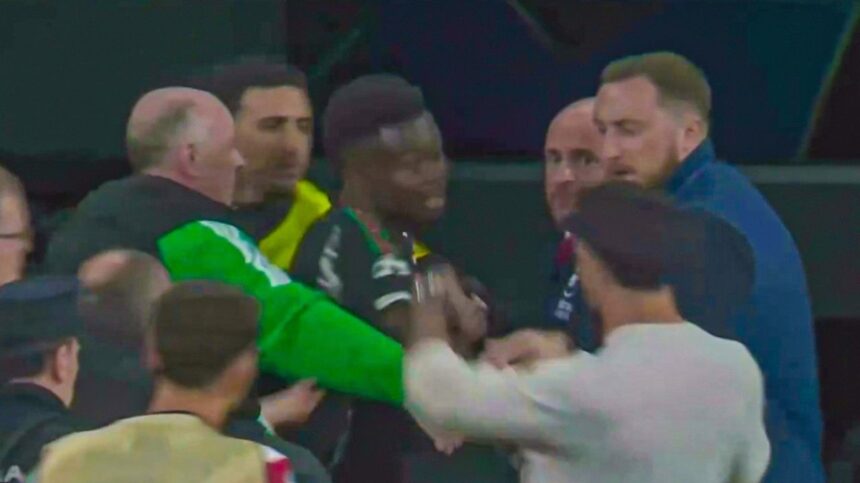 Dani Carvajal în pericol de suspendare după un incident tensionat cu Bukayo Saka la pauza duelului Real Madrid - Arsenal 1 video suspendarea pe care o risca dani carvajal dupa ce a fost la un pas de bataie cu bukayo saka la pauza meciului real madrid arsenal 680111fdd8e77
