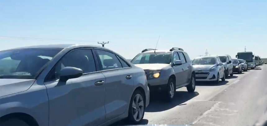 Coșmarul traficului pe DN22C: O endlessă coloană de mașini de la Medgidia la Mircea Vodă! 1 video trafic de cosmar pe dn22c coloana de masini se intinde de la medgidia la mircea voda 68123635c2e01