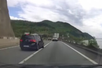video un sofer teribilist a facut o depasire periculoasa pe dn6 in zona unde un microbuz a cazut in dunare in urma cu cateva zile 6804bb5819111