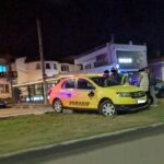 Un taxi a zburat pe trotuarul din fața IPJ Constanța, pe bulevardul Mamaia 3 video un taxi a plonjat pe scuarul din fata ipj constanta de pe bulevardul mamaia 67ed96c6a9ebc