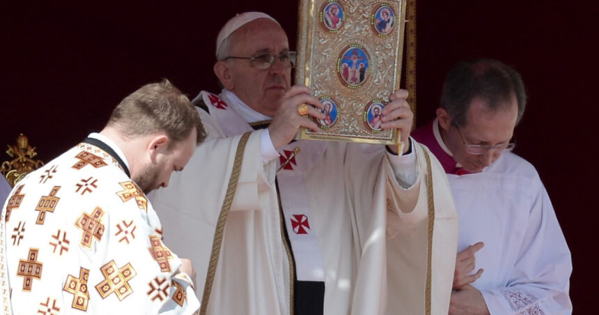 „Rugăciunea umilă a Papei Francisc la începutul pontificatului său, acum 12 ani: 'Vă rog să cereți Domnului binecuvântarea pentru mine'” 1 video va rog pe voi sa i cereti domnului sa ma binecuvanteze mesajul umil cu care papa francisc si a inceput pontificatul acum 12 ani 68061a784af8a