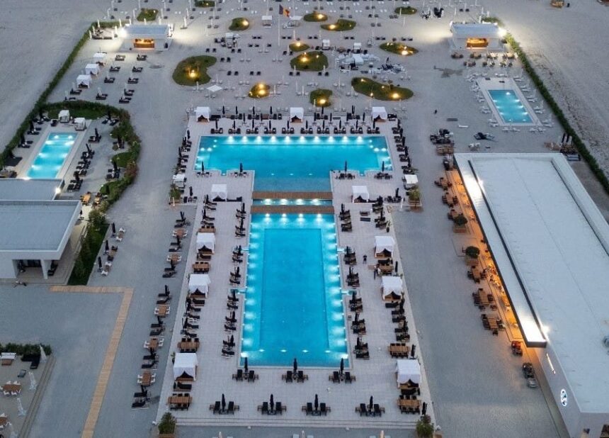 video viceprimarul costin rasauteanu considera ca piscina de pe plaja din mamaia aduce un plus destinatiei turistice 67f2e8208833c