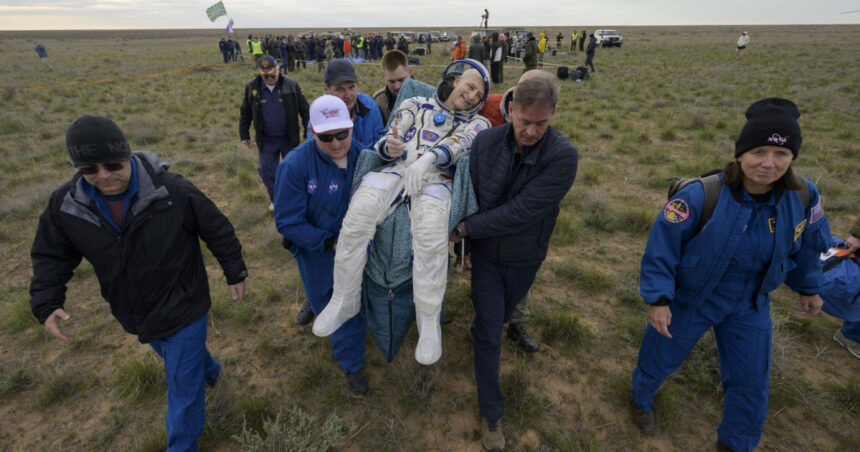 videofoto cel mai varstnic astronaut american in activitate a revenit pe terra dupa o misiune la bordul iss in ziua cand a implinit 70 de ani 6804d2bd51aec