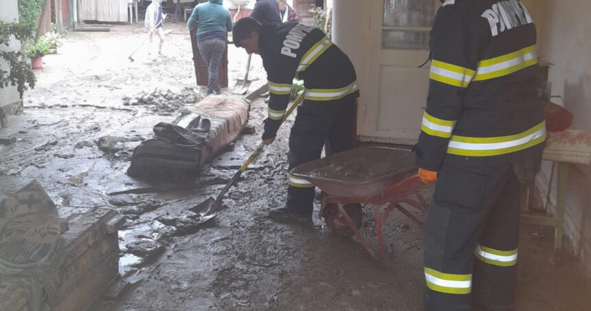 Inundații devastatoare în Caraș-Severin: Aproape 100 de gospodării afectate, fără victime raportate 1 videofoto viitura provocata de ploi din judetul caras severin in jur de 100 de gospodarii au fost afectate insa nu au fost victime 680e1f7a7958a