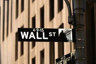 wall street urca puternic dupa ce trump a suspendat taxele nu si pentru china 67f6bbe318643