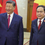 Întâlnire istorică în Vietnam: Xi Jinping și liderul de la Hanoi discută despre războiul tarifelor provocat de Trump 2 xi jinping a mers in vietnam pentru a se intalni cu liderul de la hanoi raspunsul celor doi la razboiul tarifelor declansat de trump 67fd29d9c13d0