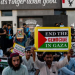 Zeci de indivizi reținuți în Pakistan după atacurile asupra restaurantelor KFC, în contextul protestelor legate de criza din Gaza. 3 zeci de persoane au fost arestate in pakistan in urma atacurilor unor restaurante kfc protestele au legatura cu situatia din gaza 6803f94db60d9