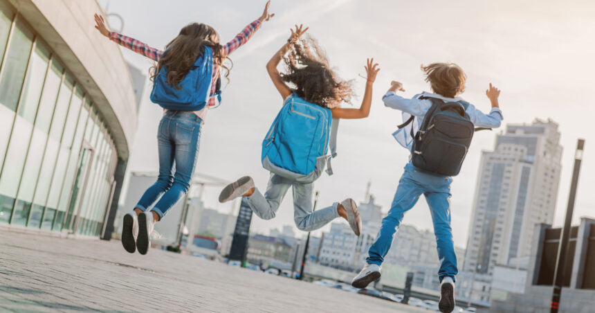 Vacanțe legale în anul școlar 2025-2026: Zile în plus pentru profesori și pauze pentru elevi! 1 zile libere legal in anul scolar 2025 2026 profesorii beneficiaza de zile suplimentare nelucratoare iar elevii nu vor face cursuri 67f0bfb8c1eca