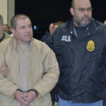 17 membri din clanul lui „El Chapo” au capitulat în fața autorităților americane. Se discută despre posibilitatea de a fi integrați în programul de protecție a martorilor. 2 17 membri ai familiei lui el chapo s au predat autoritatilor americane ar putea fi inclusi in programul de protectie a martorilor 68232c3d5e9af