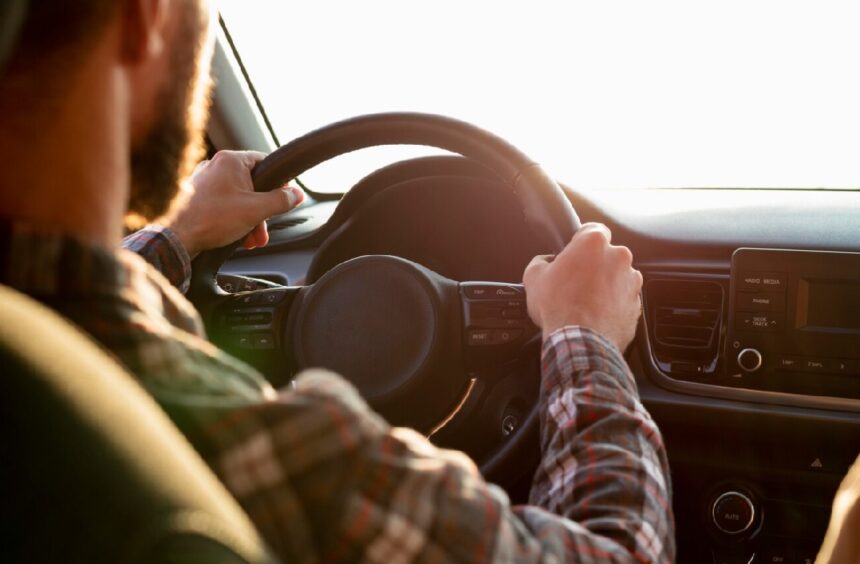 Tânărul de 18 ani, prins în Constanța după ce a furat automobilul tatălui și a condus fără a avea permis 1 a furat masina tatalui si a condus fara permis de conducere tanar de 18 ani prins in constanta 681c9e84e76fd