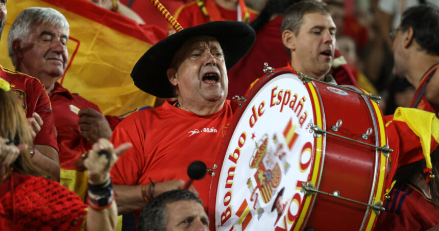 S-a stins Manolo, emblematicul fan al echipei naționale de fotbal a Spaniei 1 a murit manolo cel mai cunoscut suporter al echipei de fotbal a spaniei 6814946296060