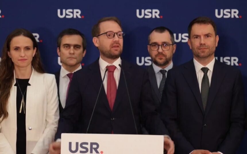 Campania s-a încheiat, USR îi trage la răspundere pe bugetari. Fritz: „Nu putem majora TVA pentru a le oferi stimulente!” 1 a trecut campania usr ia bugetarii la palme fritz nu putem creste tva ca sa le platim spor de antena 68372598c0034