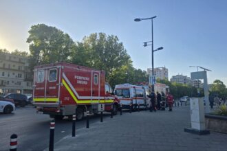 accident grav aproape de city park doua victime au fost prinse intre fiarele masinilor intervin salvatorii smurd 6828a5e237ad8