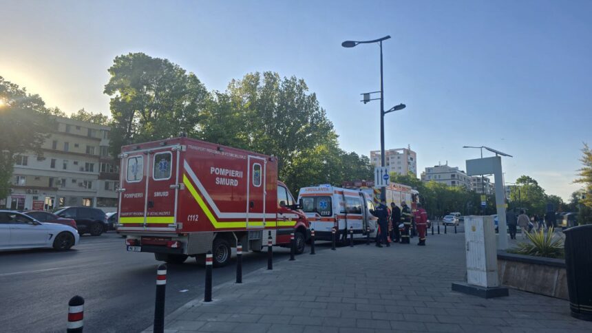 Coliziune DEVASTATOARE lângă City Park! Două persoane, captiv în mormanul de metal. Salvatorii SMURD au intervenit! 1 accident grav aproape de city park doua victime au fost prinse intre fiarele masinilor intervin salvatorii smurd 6828a5e237ad8