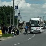 Coliziune Dramatică între un Autocamion și un Autocar cu 20 de Pasageri la Lețcani – Activarea Planului Roșu de Intervenție 2 accident in care au fost implicate un autocamion si un autocar cu 20 de pasageri la letcani a fost activat planul rosu de interventie 683060be76fc5