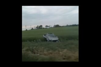 accident la harsova o masina a ajuns in camp 681c4845c3a77