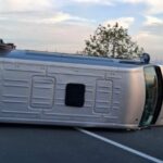 Incident rutier în Județul Constanța: Un microbuz a fost răsturnat între Stupina și Crucea 3 accident rutier in judetul constanta un microbuz rasturnat intre stupina si crucea 681b021ed13c0