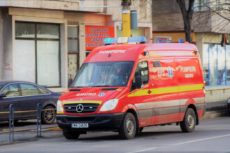 accident rutier in zona delfinariu intre un autobuz si un autoturism doi calatori au fost raniti 6836f0d508001