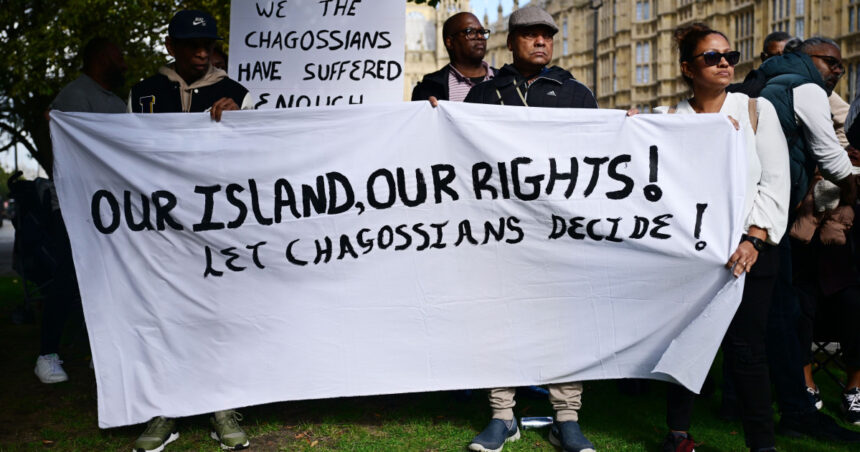 Insulele Chagos: Dilema legală provocată de două femei chagossiene împiedică semnarea acordului de către guvernul britanic. 1 acordul privind insulele chagos blocat in instanta de doua femei de origine chagossiana guvernul britanic nu poate semna 682ee825ceeb5