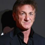 Sean Penn îl descrie pe Donald Trump ca pe un infractor: „Pregătiți-vă pentru cele mai sumbre previziuni” 3 actorul sean penn il compara pe donald trump cu un criminal trebuie sa ne asteptam la cele mai rele scenarii 681fab663a438