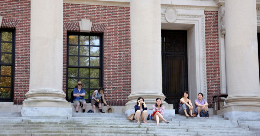 Harvard, privați de viitor: interdicția Administrației Trump asupra studenților internaționali 1 administratia trump interzice universitatii harvard sa mai primeasca studenti straini 682f7a750ea7c