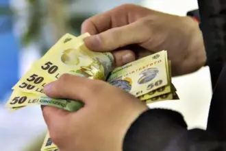 administrator judecat pentru delapidare salvat de prescriptie dar obligat sa restituie banii 68211ae8327b3