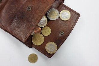 adrian negrescu consultant economic romania se afla in fata unei crize fara precedent din punct de vedere valutar 6819f45f5fda7