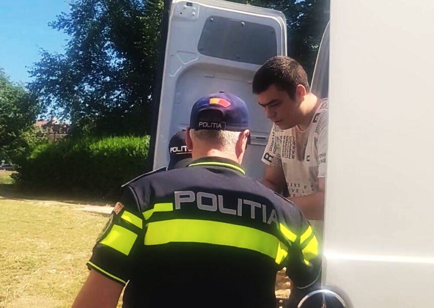 Studentul acuzat de incendierea profesorului, reținut acasă, solicită instanței permisiunea de a ieși din locuință din motive medicale. 1 aflat in arest la domiciliu studentul care si a incendiat profesorul a cerut aprobarea instantei sa poata parasi imobilul din cauza unor probleme medicale 682a790f1b703
