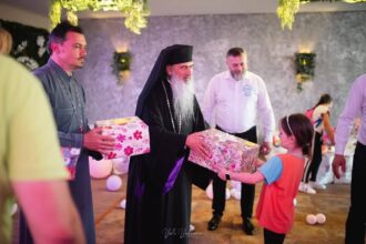 ajuta si tu parohia sfantul vasile din constanta aduna daruri pentru peste 600 de copii defavorizati cu sprijinul arhiepiscopiei tomisului si al restaurantului dorna 6825f502c33a0