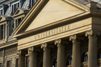 alegeri prezidentiale 2025 universitatea din bucuresti a anulat azi o dezbatere intre george simion si nicusor dan care este motivul 68222804a2c0b