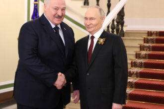 aleksandr lukasenko isi indeamna fermierii sa cultive mai multi cartofi pentru a hrani rusia trebuie sa ii ajutam pe fratii nostri 6837320747a77