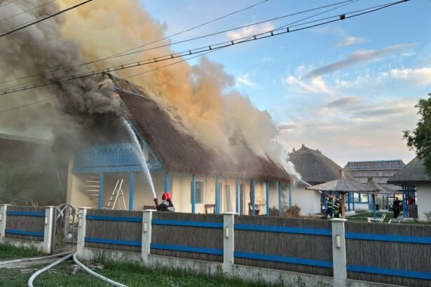 alerta in delta dunarii un incendiu a izbucnit la o pensiune din crisan 682cc8390f730
