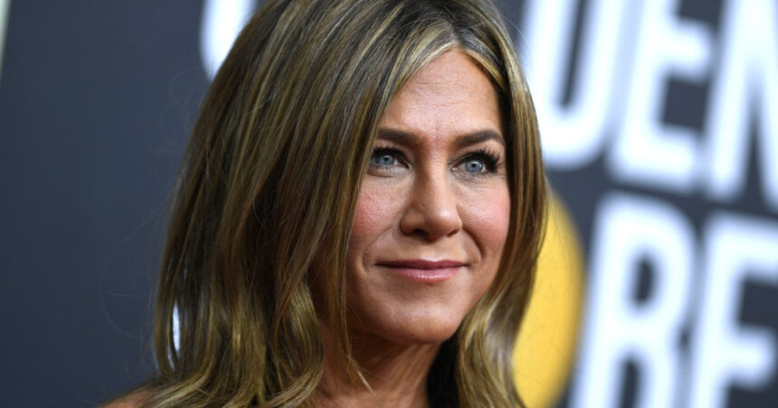 Incident șocant la reședința lui Jennifer Aniston din Bel Air: un automobil a străpuns poarta proprietății! 1 alerta la vila lui jennifer aniston din bel air un barbat a intrat cu masina in poarta resedintei 681fab6b864ba